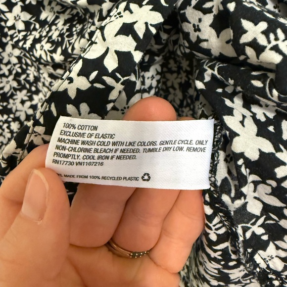 2/$15 The Nines by HATCH Black & White Floral Maternity 3/4 Length Sleeve Blouse - Picture 11 of 12